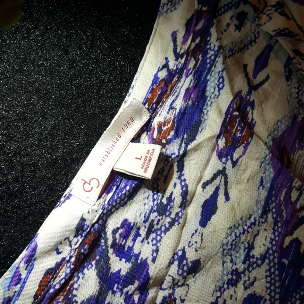 Diamond Patterned Woven Top - Picture 2 of 3